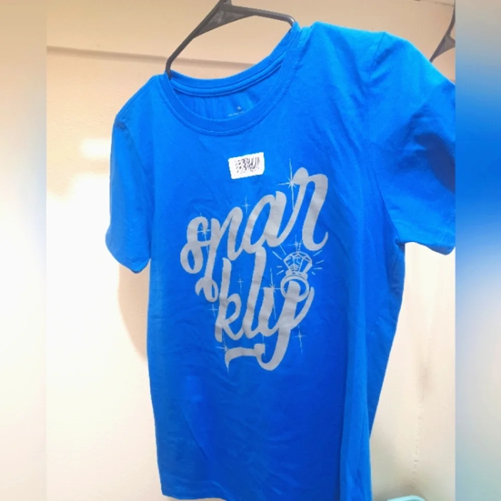 (Large) Short-Sleeve T-shirt - Picture 2 of 4